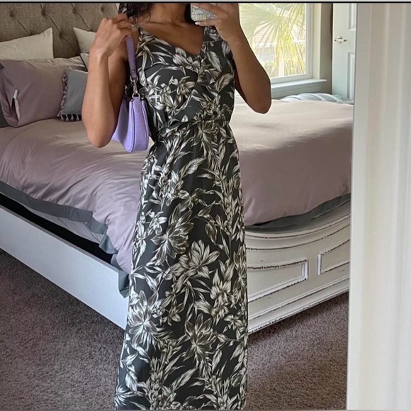 Banana Republic Maxi Dress Olive Siza 4 - Picture 8 of 9